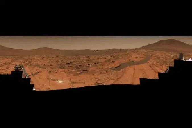 A imagem é uma coletânea de 96 fotos, unidas para simular uma visão 360º do ambiente marciano - (crédito: Nasa/JPL-Caltech/ASU/MSSS)