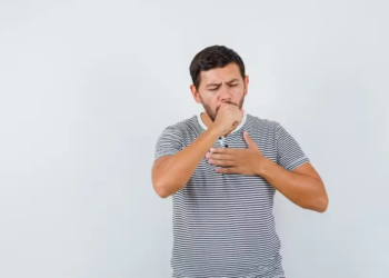 Períodos secos, com maior incidência de queimadas, podem aumentar a incidência de problemas respiratórios — Foto: 8photo/Freepik