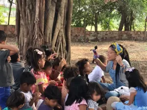 Artista do Acre leva contação de histórias afrocentrada à Bahia
