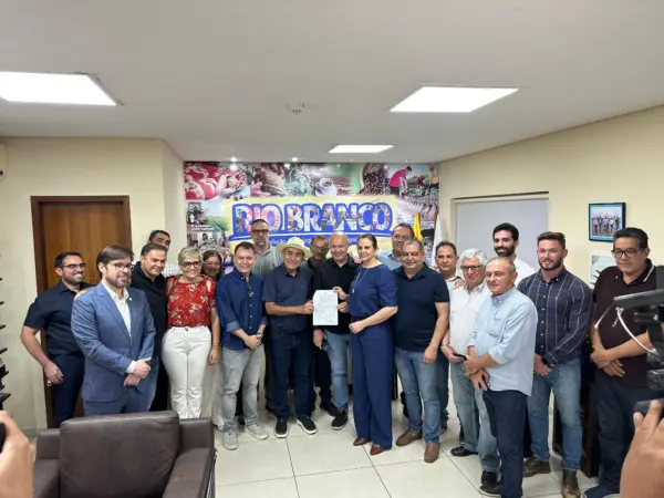 Bocalom sanciona lei que reduz ITBI em 50% para indústrias de Rio Branco