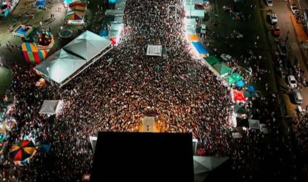 Show de Natanzinho encerra Festival do Açaí com grande público em Feijó