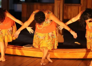 Foto: Espetáculo “Afluentes Acreanas” do Teatro Candeeiro.