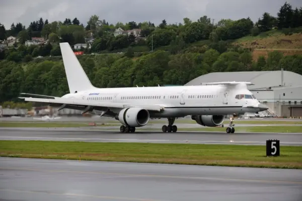 Avião sem identificação do governo dos EUA chega ao Brasil. Entenda