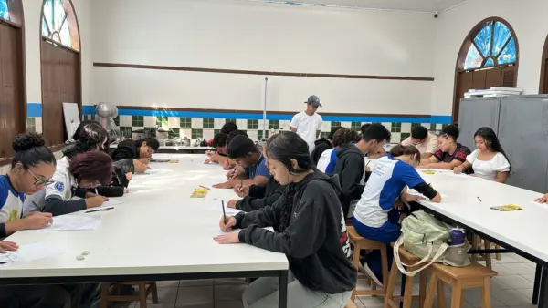 Projeto “Desenhando Sonhos” leva oficinas de artes visuais a escolas públicas de Rio Branco
