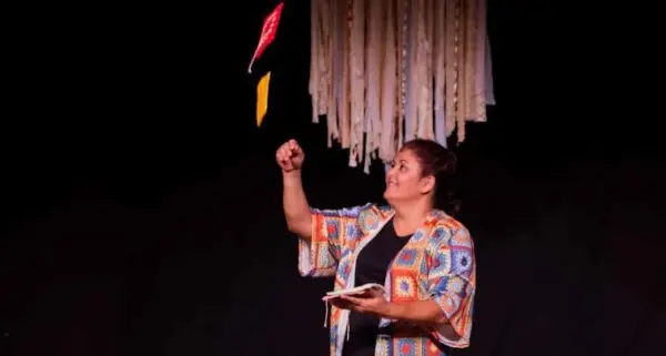 Teatro Hélio Melo recebe oficina gratuita de teatro com foco em corpo, voz e ancestralidade