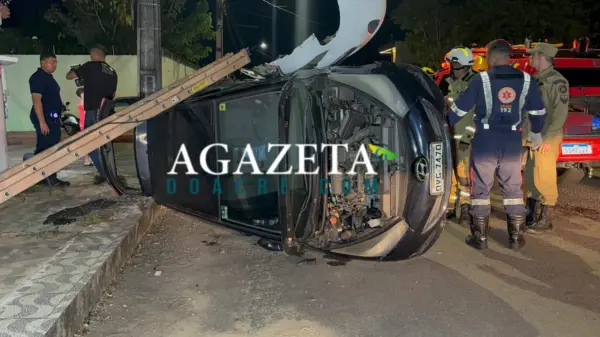 Motorista supostamente embriagado tomba carro após colisão e é preso em Rio Branco