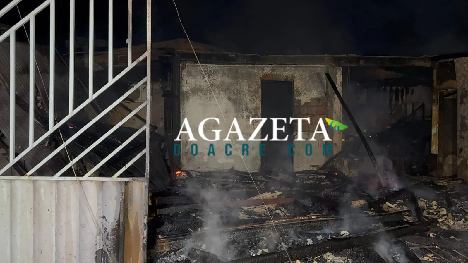 Casa é destruída por incêndio no bairro Preventório e Bombeiros investigam causas