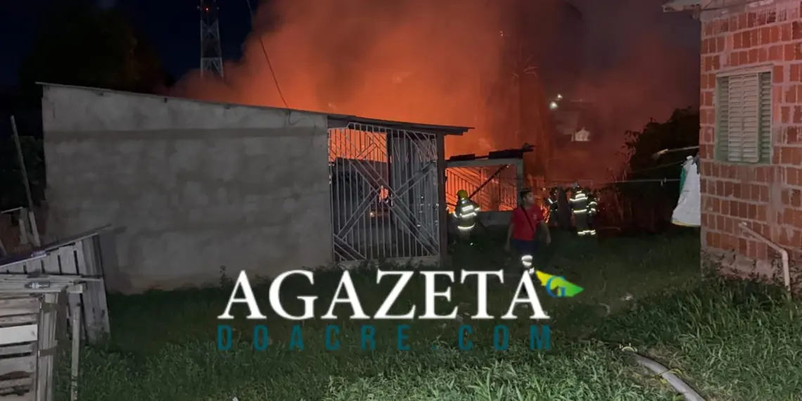 Casa é destruída por incêndio no bairro Preventório e Bombeiros investigam causas