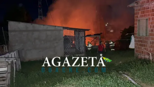Casa é destruída por incêndio no bairro Preventório e Bombeiros investigam causas