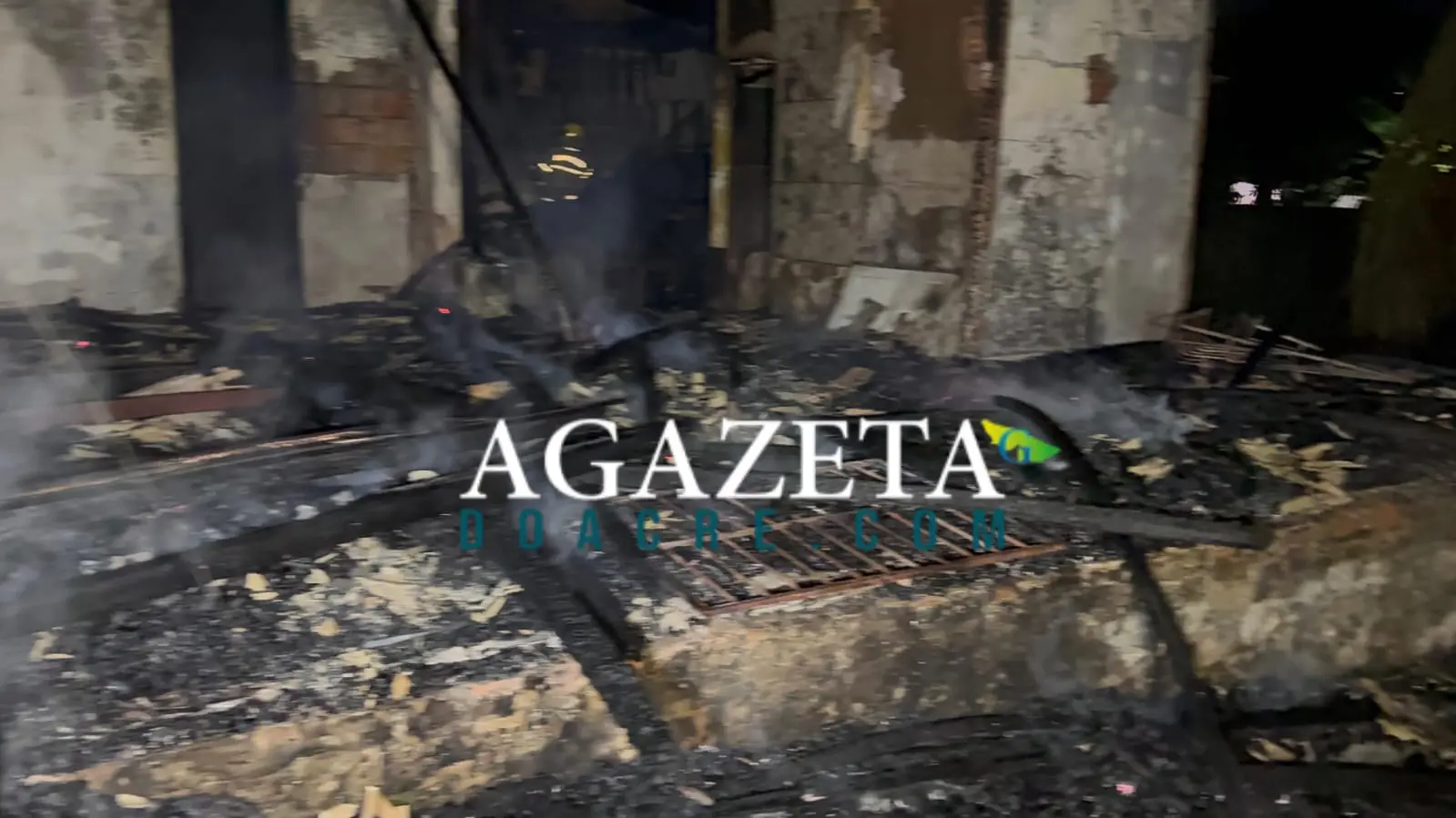 Casa é destruída por incêndio no bairro Preventório e Bombeiros investigam causas