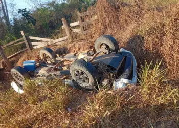 Capotamento em ramal de Xapuri deixa um morto e vítimas feridas; motorista foi preso por embriaguez