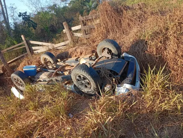 Capotamento em ramal de Xapuri deixa um morto e vítimas feridas; motorista foi preso por embriaguez