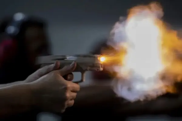 Homem se assusta com barulho em chácara e atira em menino de 12 anos
