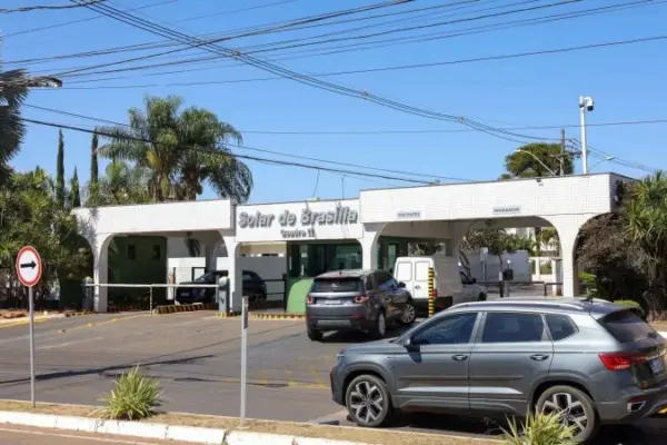 PF pede agentes na casa de Bolsonaro para impedir eventual fuga