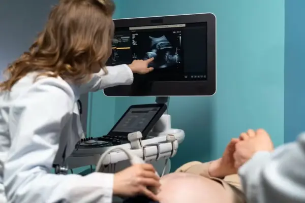 Cientistas chineses anunciam robô capaz de gestar bebê humano