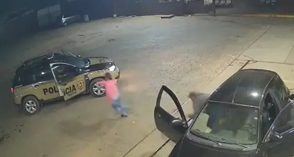 Mulher estuprada e sequestrada levou 3 segundos para 'saltar' de carro do ex e chegar à viatura da polícia; vídeo