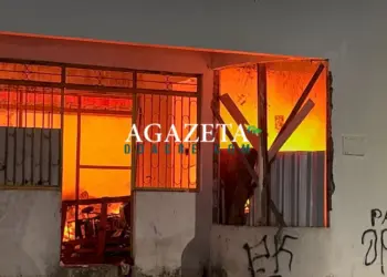 Incêndio atinge prédio abandonado no Bosque, em Rio Branco