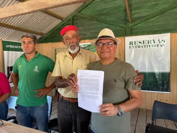 No coração da Resex Chico Mendes, governo do Acre atende comunidade acerca da implantação de escola técnica na região