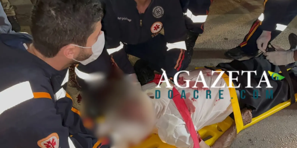 Idoso é atropelado por moto ao descer de ônibus em Rio Branco e fica em estado gravíssimo