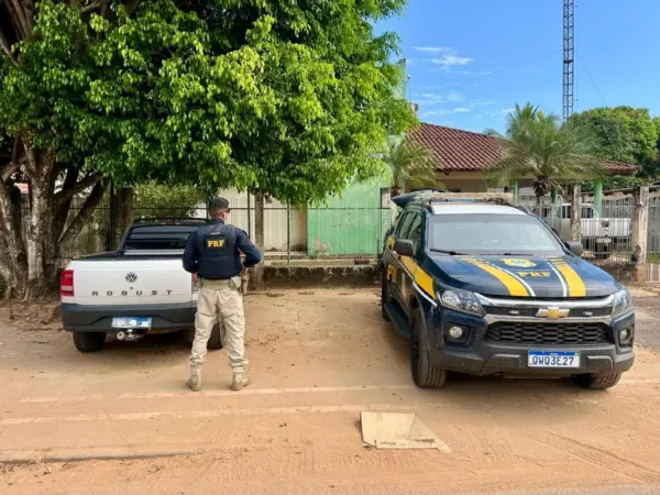 PRF prende foragido e recupera veículo roubado em ações no Acre