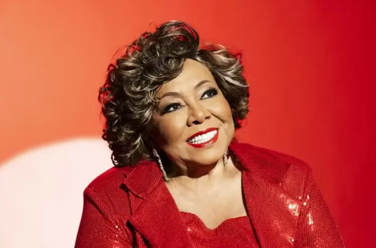 A cantora Alcione aos 77 anos de vida, sendo mais de 50 de carreira — Foto: Vinícius Mochizuki/Divulgação