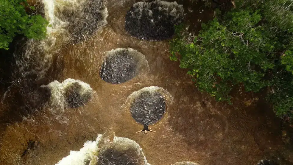 Os buracos misteriosos de milhões de anos em cachoeira no Amazonas 2 Os buracos misteriosos de milhões de anos em cachoeira no Amazonas