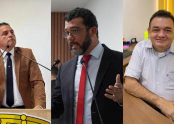 À esquerda vereador Eber Machado; ao meio André Kamai e à direita, o superintendente da RBTrans Clendes Vilas Boas