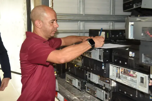 Comunidade Terapêutica recebe 2 mil equipamentos eletrônicos da Justiça acreana