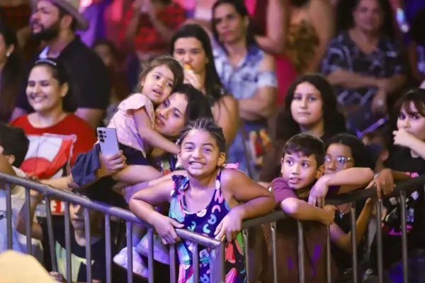 Espetáculos infantis e shows de artistas locais marcam esta sexta-feira na Expoacre 2025