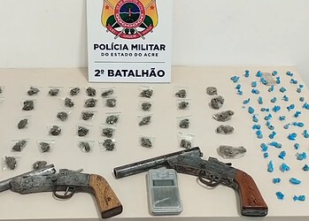 Suspeito foge de patrulha e deixa para trás duas escopetas e drogas em mata no bairro Triângulo