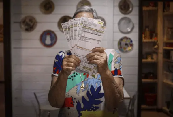 Conta de luz mais cara: fatura terá taxa extra de R$ 7,87 em agosto