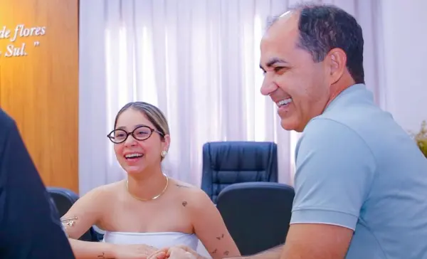Marília Tavares é recebida por Zequinha Lima e convida público para show no Festival da Farinha