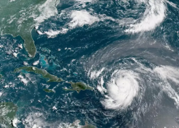 Foto de satélite do furacão Erin, no Caribe, que atingiu a categoria 5 neste sábado (16) — Foto: CIRA/NOAA via Reuters