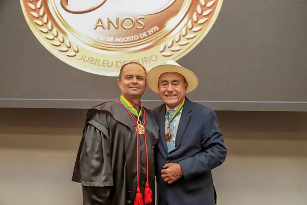 Bocalom recebe Medalha do Mérito da Justiça Eleitoral em solenidade de 50 anos do TRE