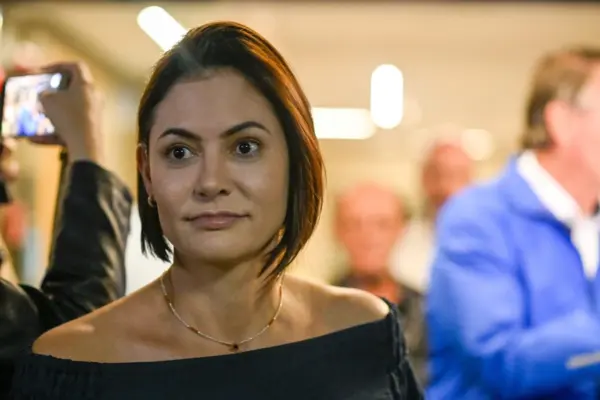 Michelle chama Lula de “cachaceiro” e defende Bolsonaro na Presidência