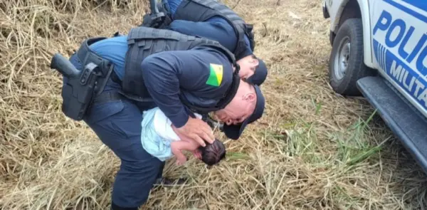 Policiais militares salvam bebê recém-nascida engasgada no interior do Acre