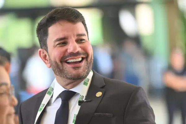 Gladson lidera disputa para o Senado em 2026 em todos os cenários, aponta pesquisa