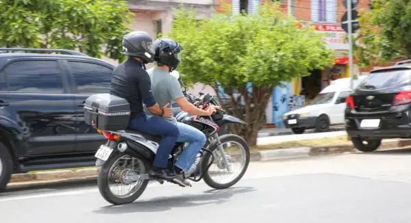 Cruzeiro do Sul regulamenta transporte de passageiros por aplicativo em motos