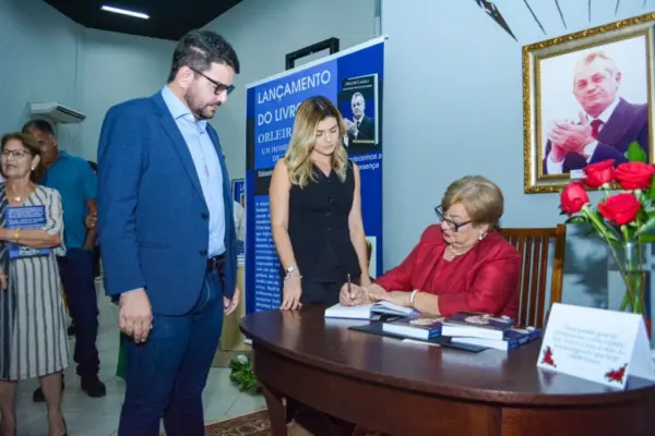 Gladson prestigia lançamento da biografia do ex-governador Orleir Cameli