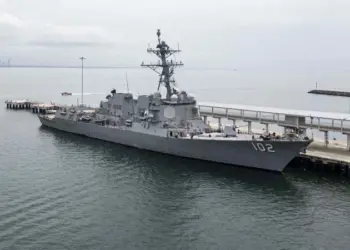 Destróier USS Sampson atracado na Cidade do Panamá: embarcação integra força naval dos Estados Unidos no Caribe - Foto: Martin Bernetti/AFP