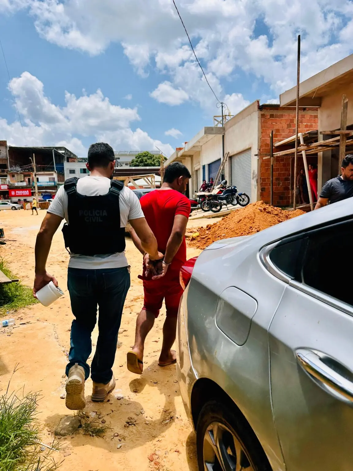 Polícia estoura ponto de droga no Centro de Cruzeiro do Sul e prende casal