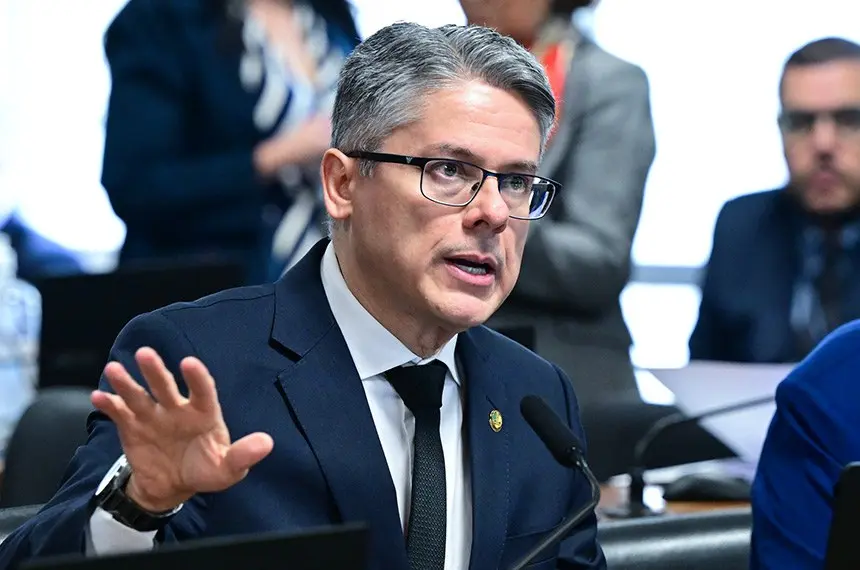 Após repercussão negativa, senadores do Acre votam contra PEC da blindagem no Senado