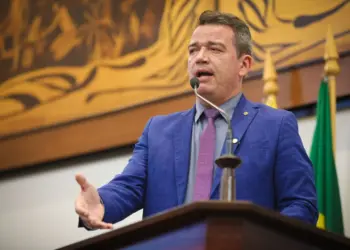 Deputado André Vale propõe ensino de inteligência artificial nas escolas públicas (Foto: Assessoria/Aleac)