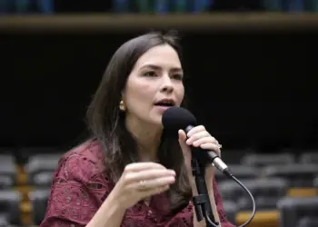 Comissão aprova projeto de Laura Carneiro com parecer favorável de Maria Arraes (foto) sobre proteção a vítimas de violência sexual (Foto: Kayo Magalhães/Câmara de Deputados)