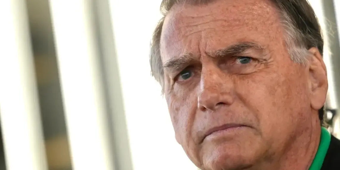 Bolsonaro vai ao hospital neste domingo para remover lesões na pele