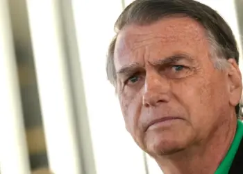Bolsonaro vai ao hospital neste domingo para remover lesões na pele