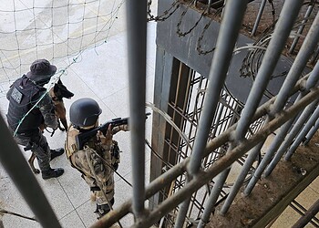 Visitas são suspensas após fuga de oito detentos no Acre; governo divulga nomes dos foragidos