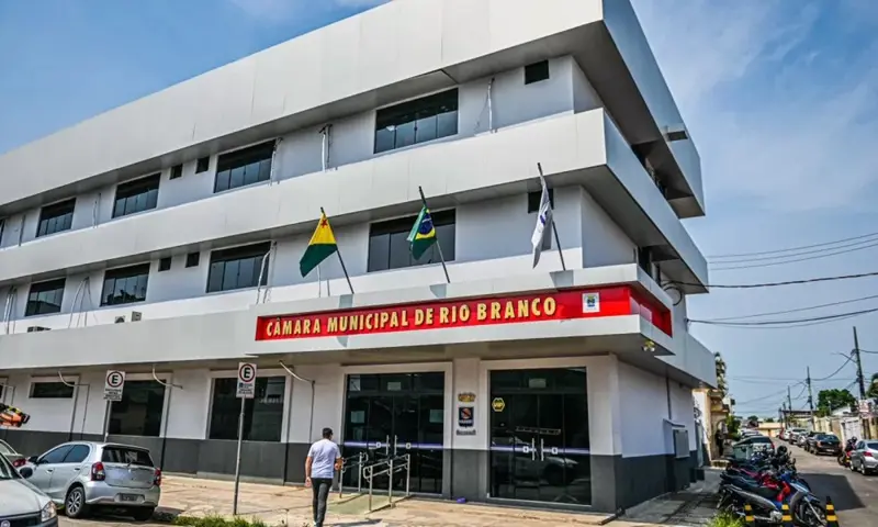 Impasse sobre aluguéis de gabinetes expõe falhas administrativas na Câmara de Rio Branco