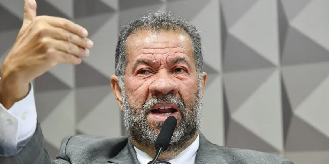 CPMI do INSS ouve ex-ministro da Previdência Carlos Lupi nesta segunda-feira