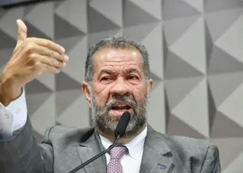 CPMI do INSS ouve ex-ministro da Previdência Carlos Lupi nesta segunda-feira